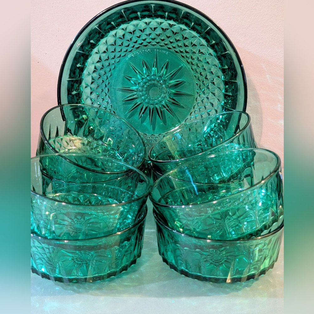Vintage Emerald Green Arcoroc Serving Bowl And 8 Side Bowl Set 1970s-80s